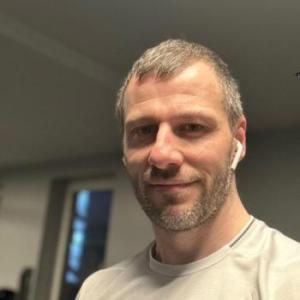 Chris-9360