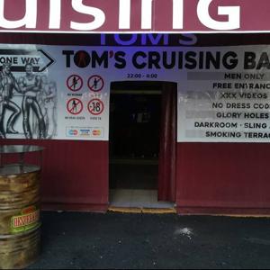 Tom's Cruising Bar